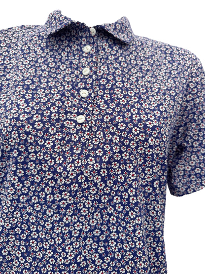 Polo bleu fleurs blanches